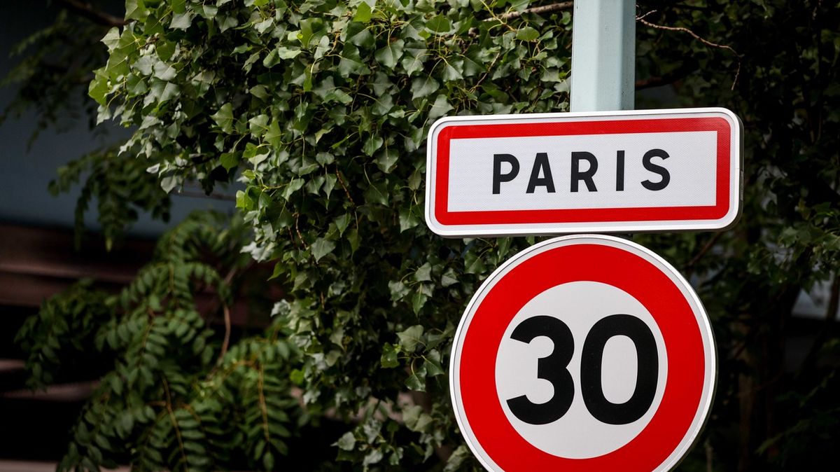 V Paříži už jen třicítkou. Pražský magistrát to oceňuje